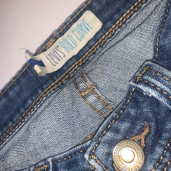 💙 LEVI’s Bold Curve Jeans - Picture 4 of 6